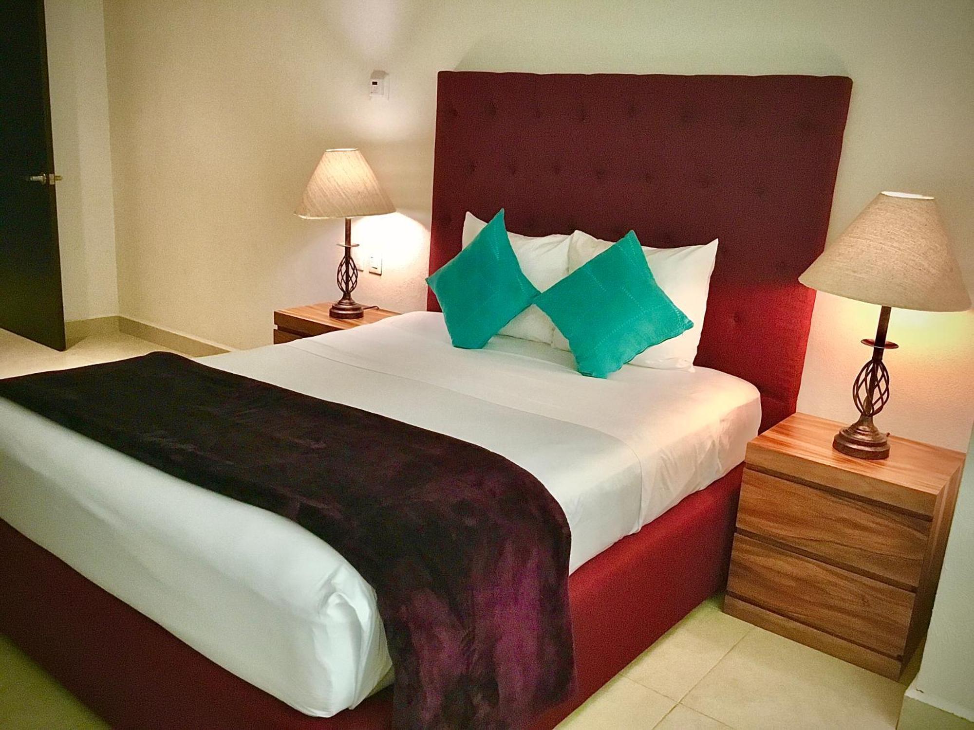 Apartamentos Grand Venetian Puerto Vallarta Room photo
